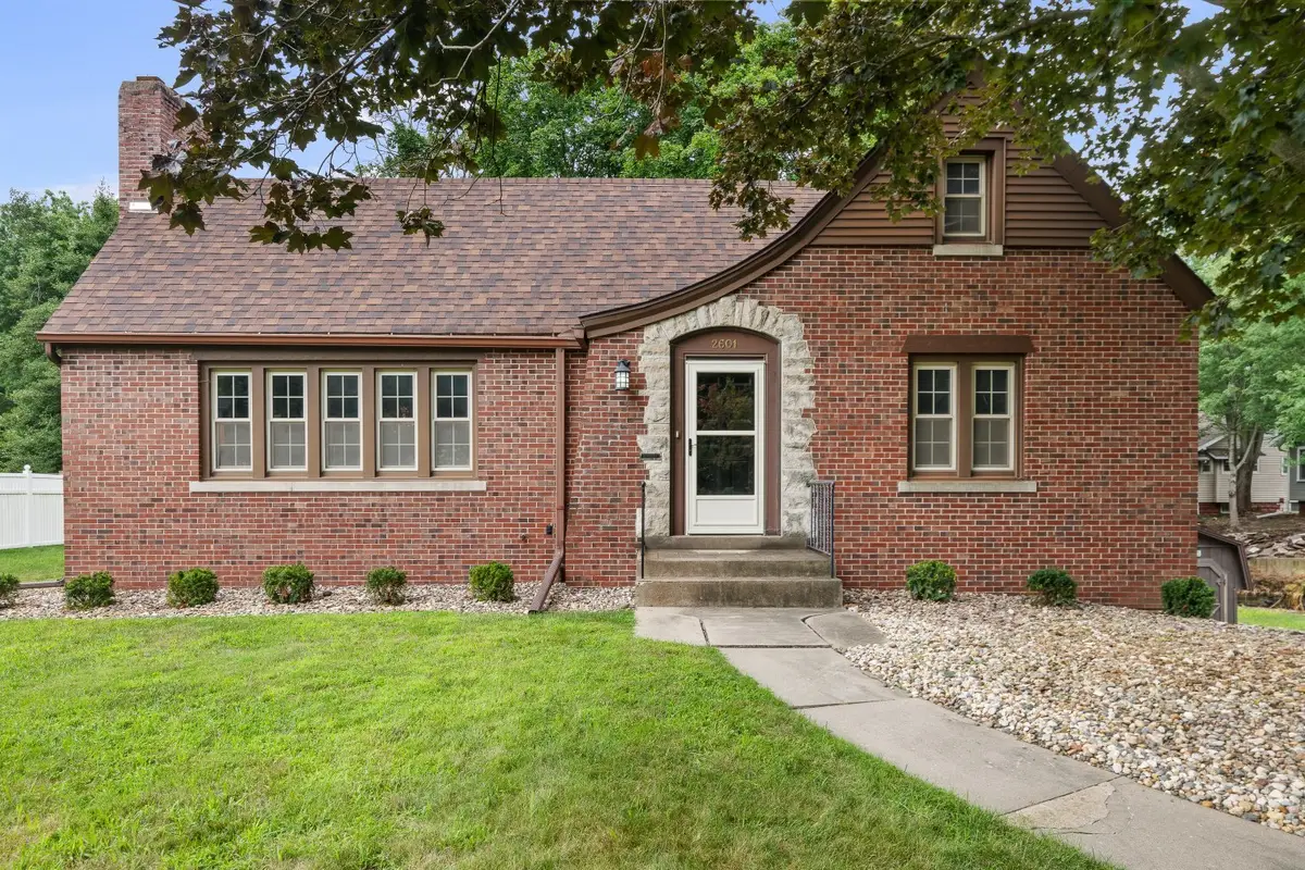 2601 12th Street, Moline, IL 61265 - #1