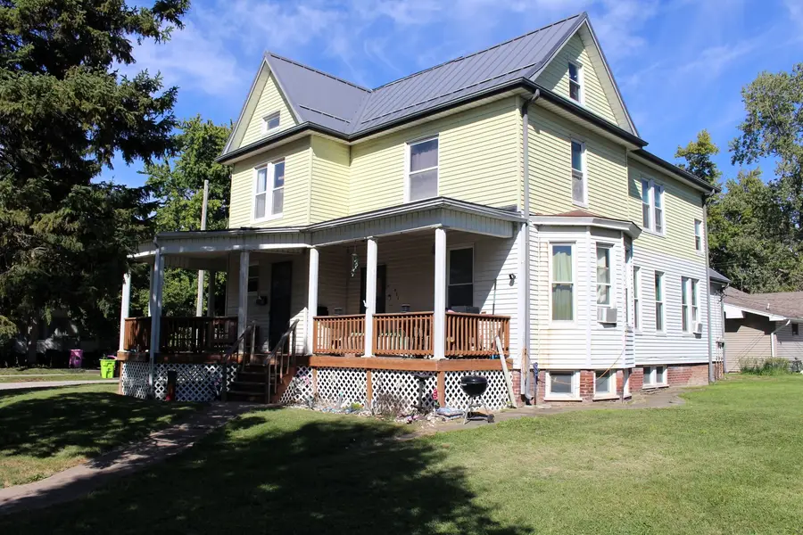 423 W Main Street, Clinton, IL 61727 - #2