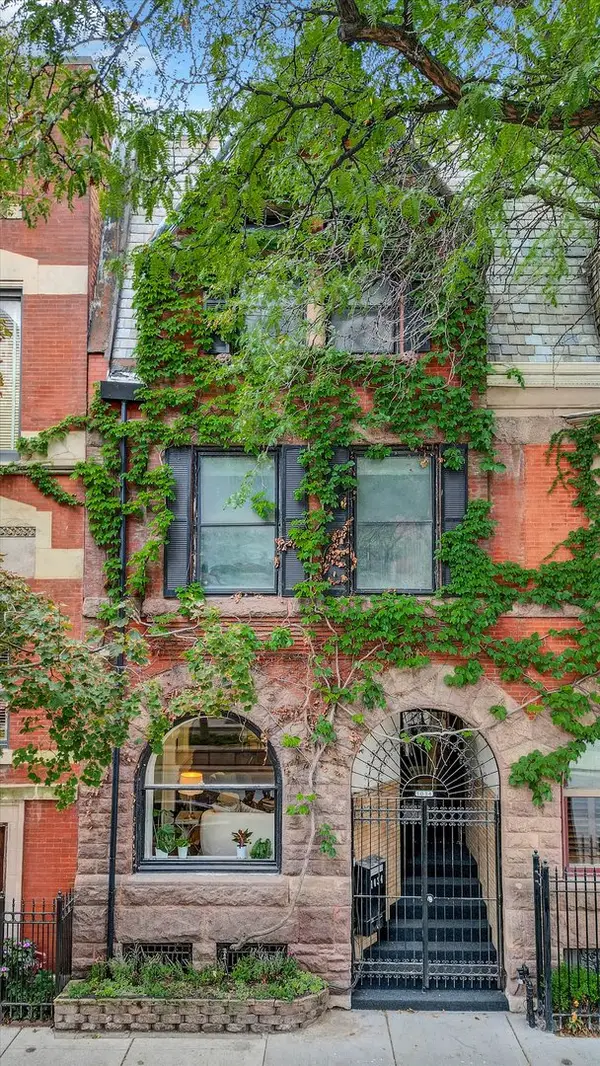 1034 N La Salle Drive, Chicago, IL 60610