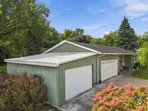 2009 N 10th Street, Clinton, IA 52732