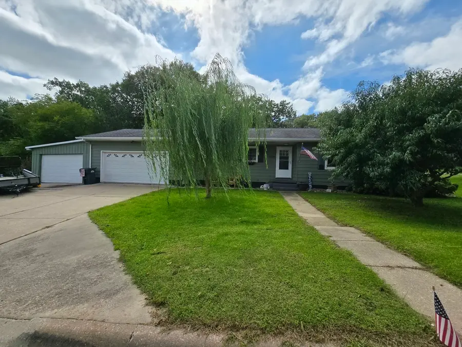 2009 N 10th Street, Clinton, IA 52732 - #2