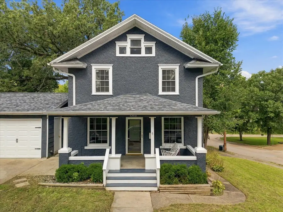 1302 Caroline Avenue, Clinton, IA 52732 - #2
