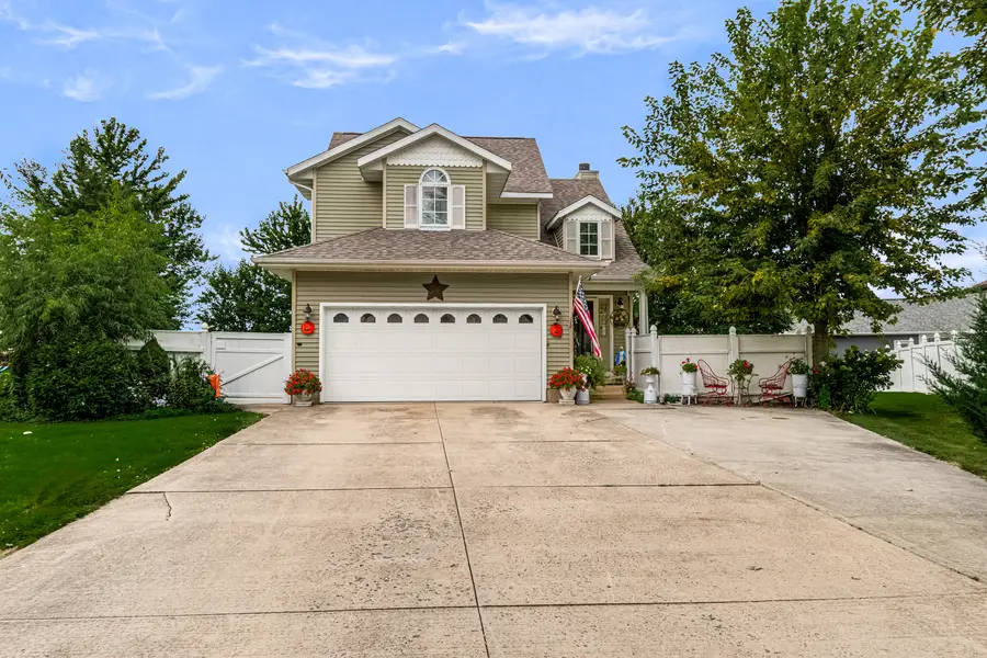 805 S Lawrence Way, Pontiac, IL 61764 - #2