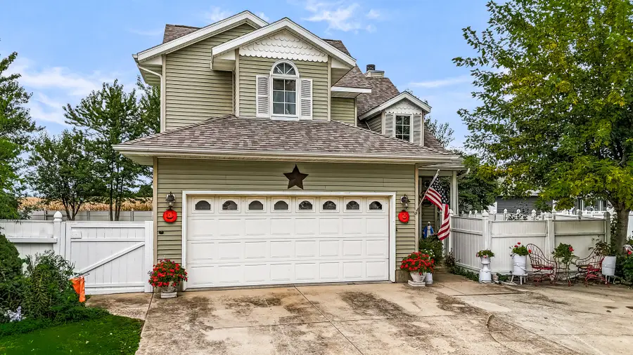805 S Lawrence Way, Pontiac, IL 61764 - #3