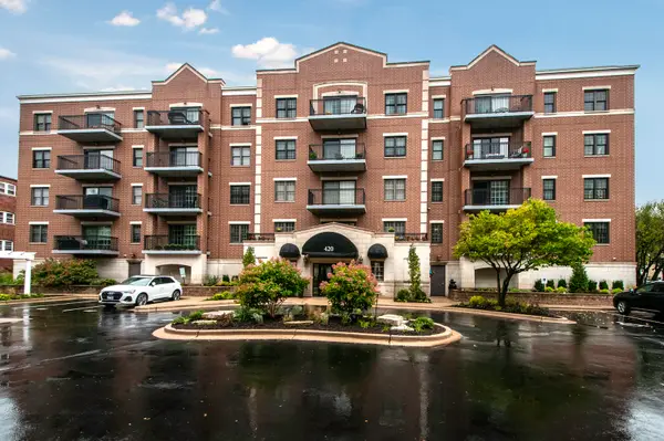 420 W Burlington Avenue #207, La Grange, IL 60525