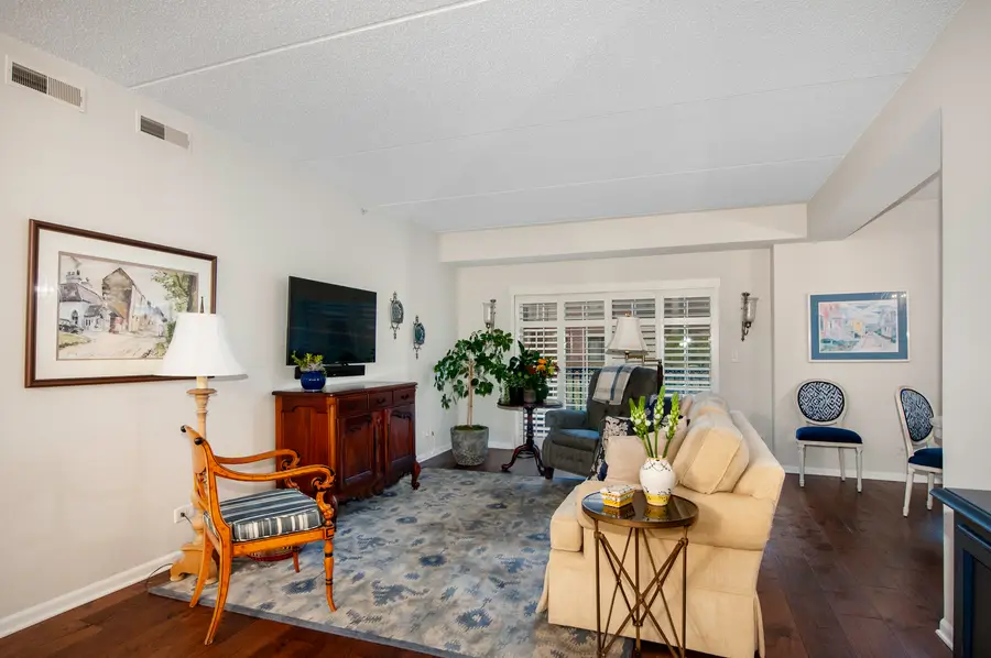 420 W Burlington Avenue #207, La Grange, IL 60525 - #3