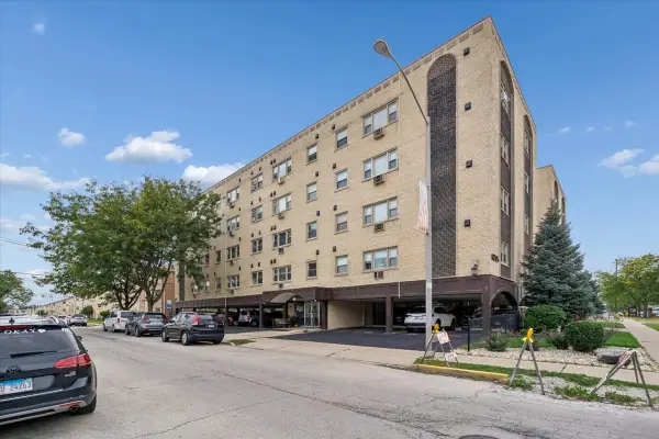 8245 W Belmont #4C, River Grove, IL 60171