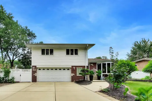 911 S Elmhurst Road, Mount Prospect, IL 60056