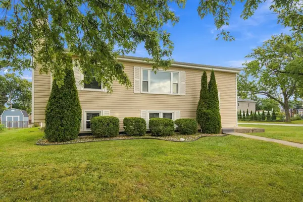 9338 Oak Street, Orland Park, IL 60462