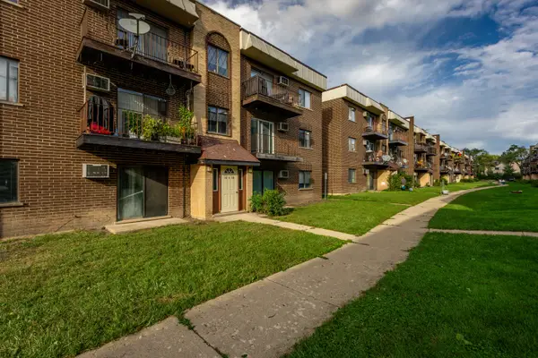 10429 Dearlove Road #4, Glenview, IL 60025