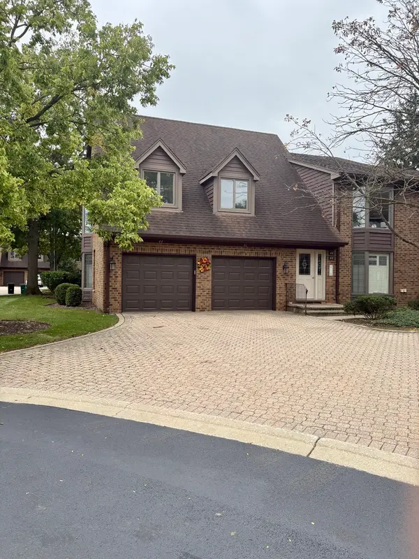 44 Queens Court #44, Westchester, IL 60154