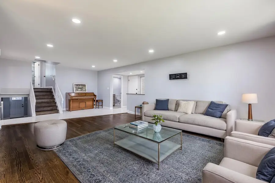 7851 W Church Street W, Morton Grove, IL 60053 - #3