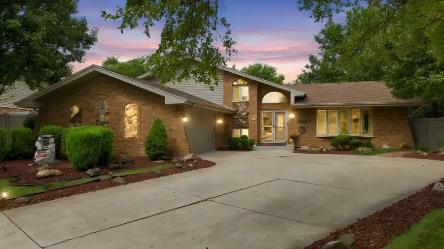 8040 Chippewa Trail, Tinley Park, IL 60477 - #2