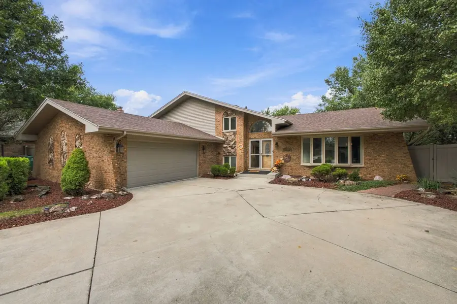8040 Chippewa Trail, Tinley Park, IL 60477 - #3