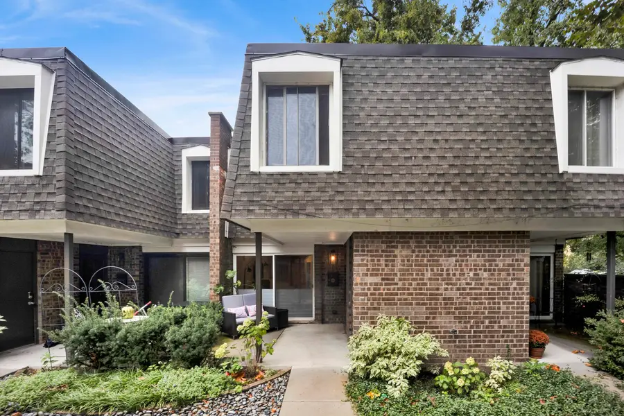 1635 W Belle Plaine Avenue, Chicago, IL 60613 - #2