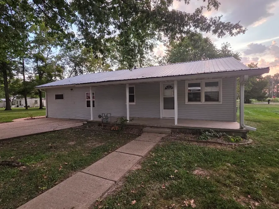 400 S Rea Avenue, McLeansboro, IL 62859 - #2