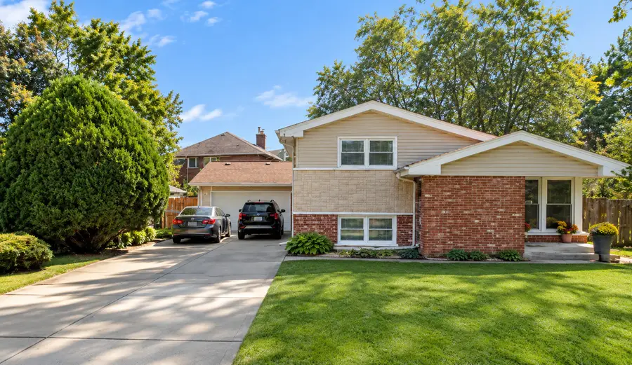 7909 W 93rd Street, Hickory Hills, IL 60457 - #2