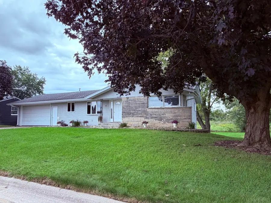 4 Genesee Court, Morrison, IL 61270 - #3