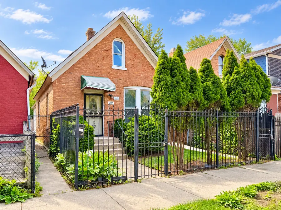 909 N Homan Avenue, Chicago, IL 60651 - #2
