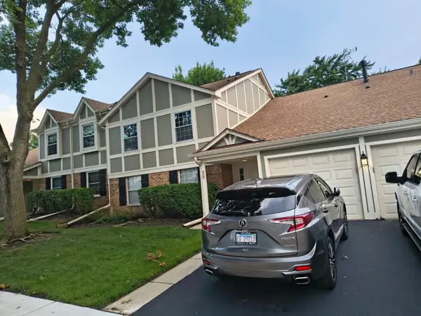 22 Waterbury Lane #O2, Schaumburg, IL 60193