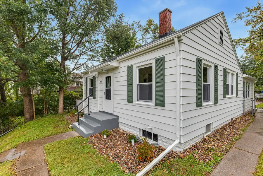910 25th Street, Moline, IL 61265 - #3
