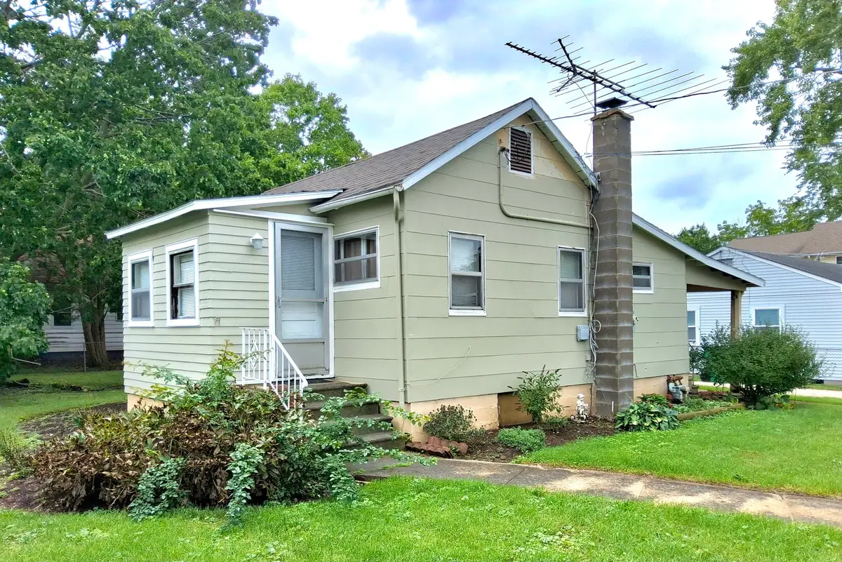 406 Cottage Row, Sycamore, IL 60178 - #1