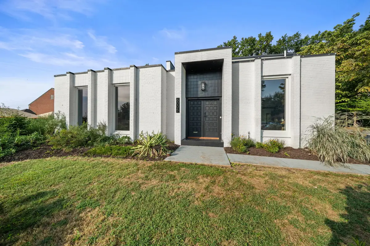 6005 Bishops Place, Saint Louis, MO 63109 - #1