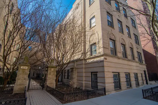 2730 N Pine Grove Avenue, Chicago, IL 60614