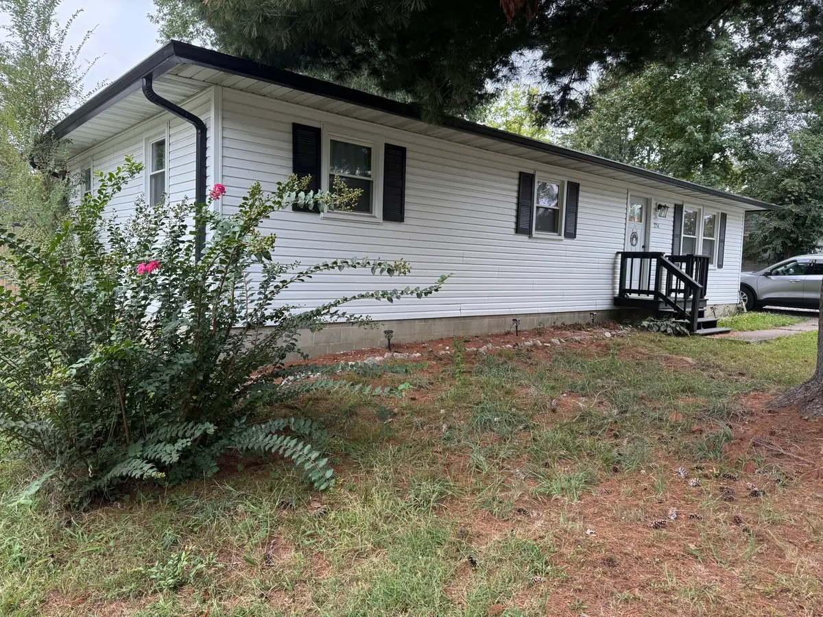 1214 E Grayson Street E, Benton, IL 62812 - #1