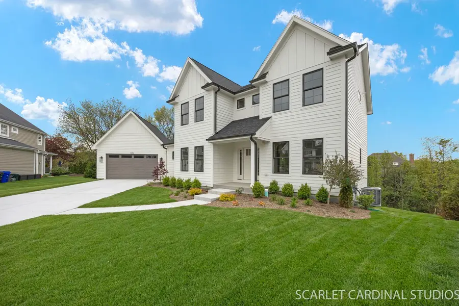 835 Avon Court, Glen Ellyn, IL 60137 - #3