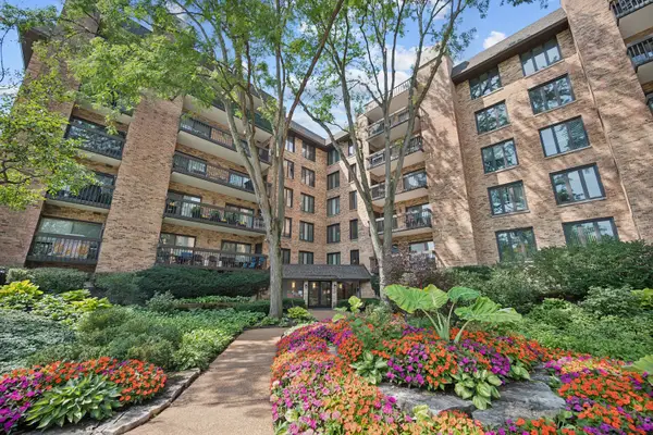 1740 Mission Hills Road #303, Northbrook, IL 60062