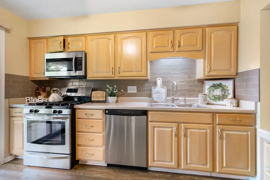 704 Elizabeth Drive #B, Wood Dale, IL 60191 - #3