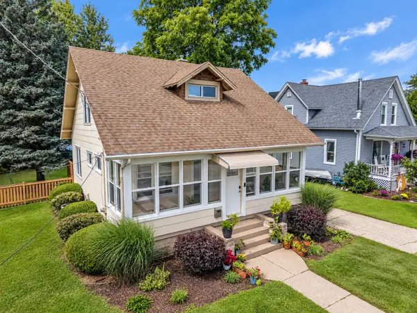 445 Pleasant Street, Woodstock, IL 60098