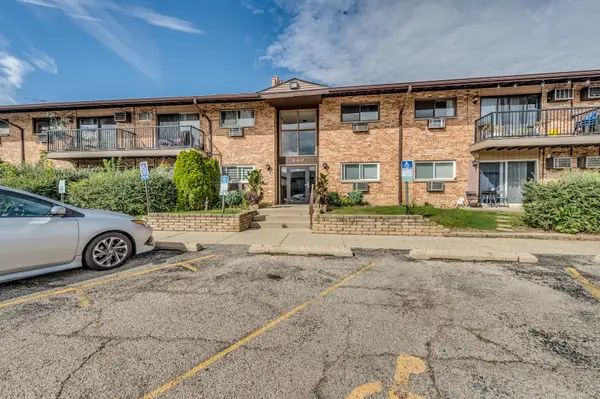 840 E Old Willow Road #112, Prospect Heights, IL 60070