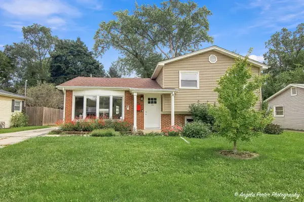 637 N Greenview Avenue, Mundelein, IL 60060