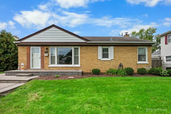 8048 N Ozanam Avenue, Niles, IL 60714