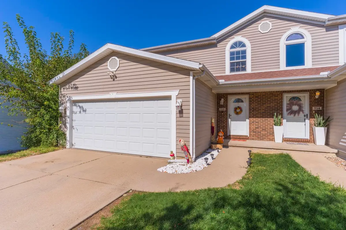 712 Clairidge Cc Green, Normal, IL 61761 - #1