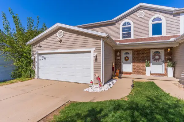712 Clairidge Cc Green, Normal, IL 61761