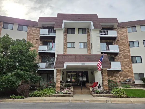 3300 N Carriageway Drive #211, Arlington Heights, IL 60004