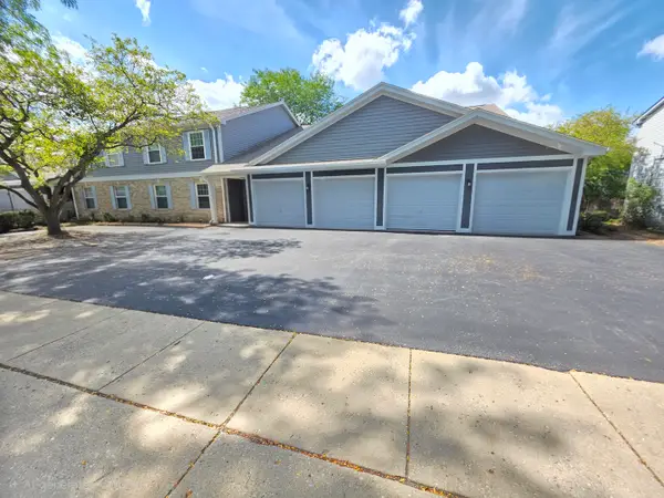 356 Woodview Circle #A, Elgin, IL 60120