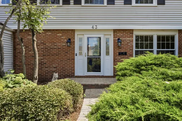 43 Dunham Place, St. Charles, IL 60174