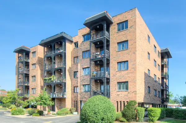 9396 Landings Lane #306, Des Plaines, IL 60016
