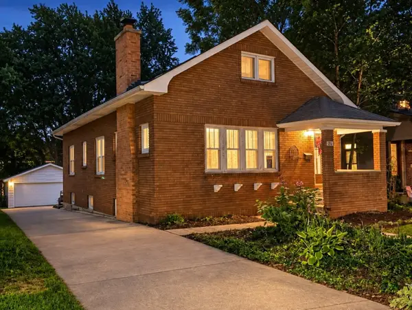 20 S Julian Street, Naperville, IL 60540