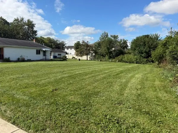 832 N Van Auken Street, Elmhurst, IL 60126