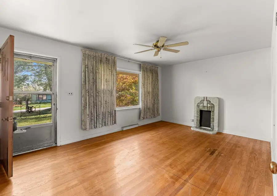 424 Village Road, Willowbrook, IL 60527 - #2