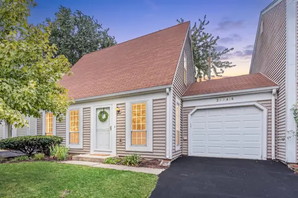 29W456 Blackthorn Lane, Warrenville, IL 60555