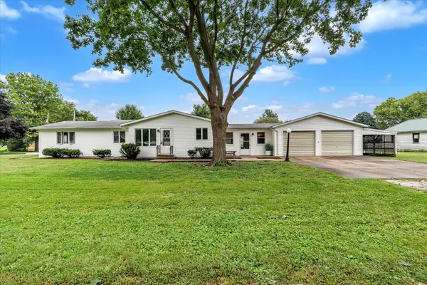 235 SE 3rd Street, Woodhull, IL 61490
