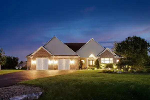 560 Birch Hollow Drive, Antioch, IL 60002