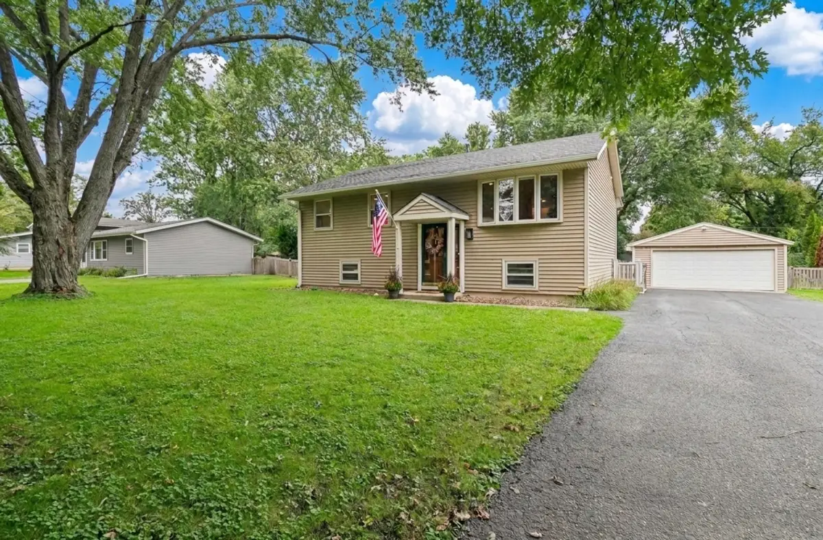 15670 W Sprucewood Lane, Libertyville, IL 60048 - #1