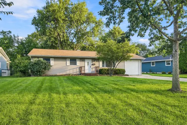 145 Shawnee Drive, Carol Stream, IL 60188
